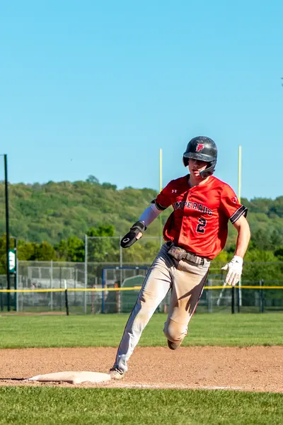 Baserunner rounding third base