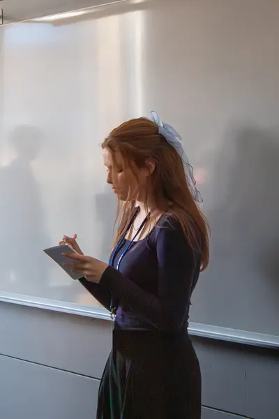 Delegate taking notes in the hallway between sessions